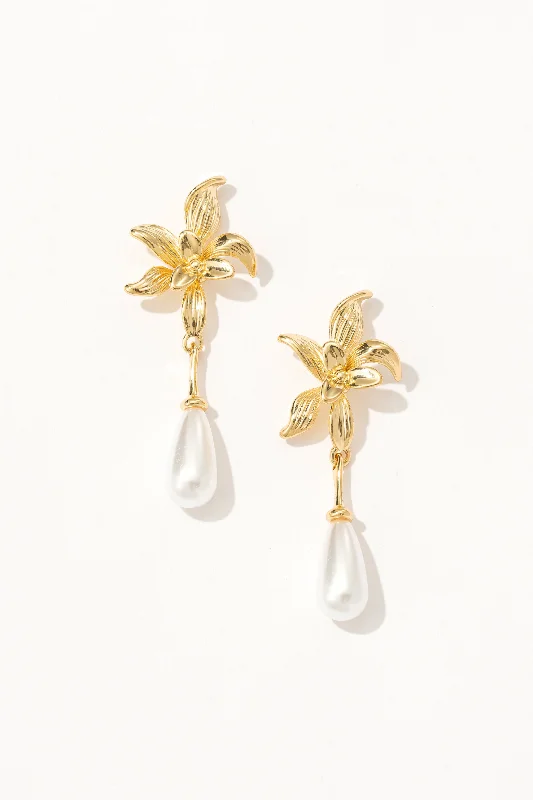 Women’s heart-shaped earrings-La Belle Pearl Drop Earrings