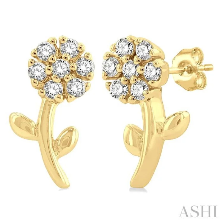 Women’s hoop gold earrings-1/8 Ctw Floral Round Cut Diamond Petite Fashion Stud Earring in 10K Yellow Gold