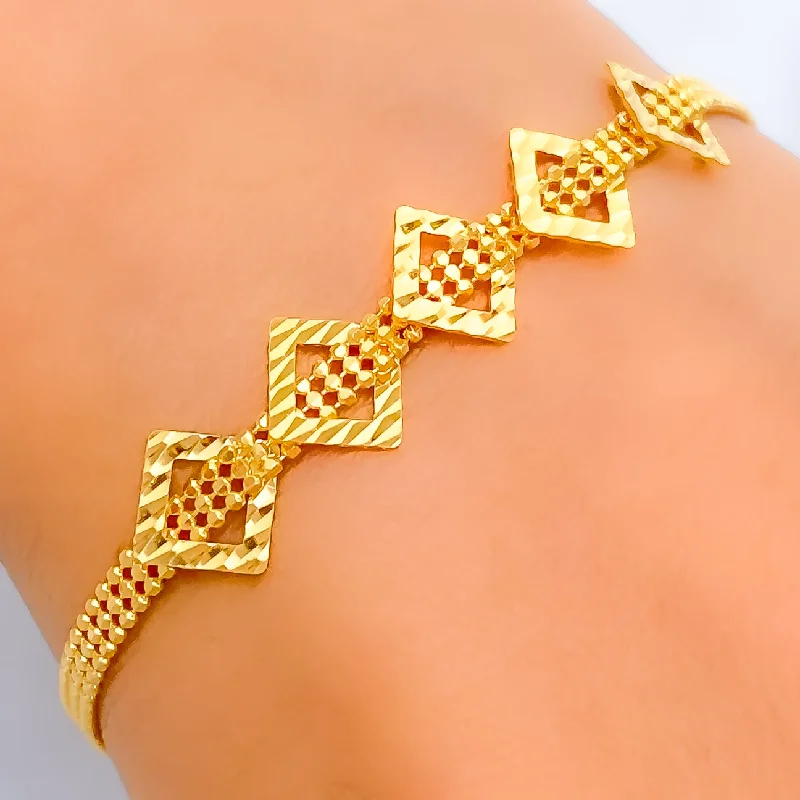 Women’s leather cuff bracelets-Opulent Gleaming 22K Gold Bracelet