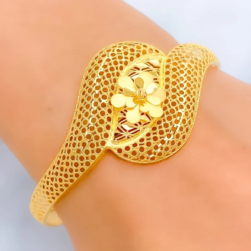 Women’s colorful cuff bracelets-Artistic Golden Elegant 22k Gold Bangle Bracelet