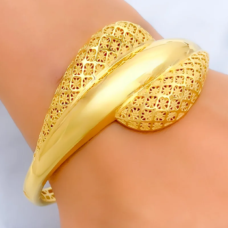 Women’s pearl bangles-Contour Captivating 22k Gold Shiny Bangle Bracelet