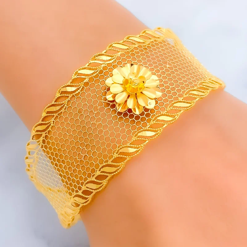 Women’s fashion bangle bracelets-Minimalist Radiant Flower 21K Gold Bangle Bracelet