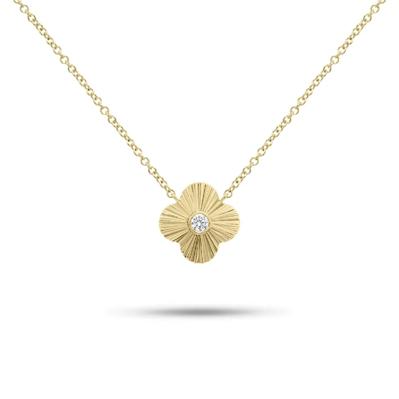 Women’s adjustable chain necklaces-Diamond & Ridged Gold Clover Pendant Necklace