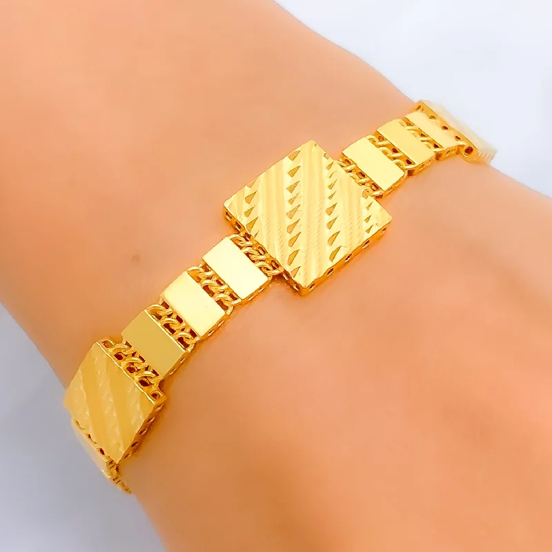 Women’s vintage bangle bracelets-Decorative Jazzy 22k Gold Bracelet