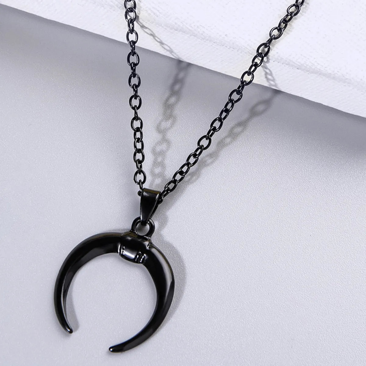 Women’s fashion statement necklaces-Hip-hop Fashion Halloween Horn Pendant Necklace Clavicle Chain