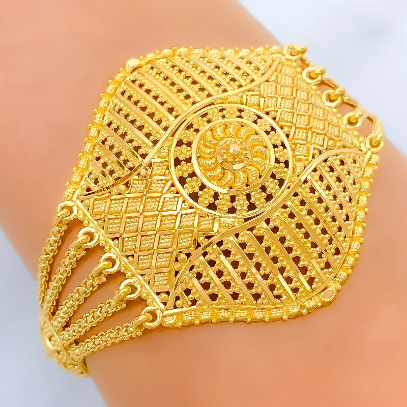 Women’s vintage bangle bracelets-Extravagant Distinct Statement Bracelet