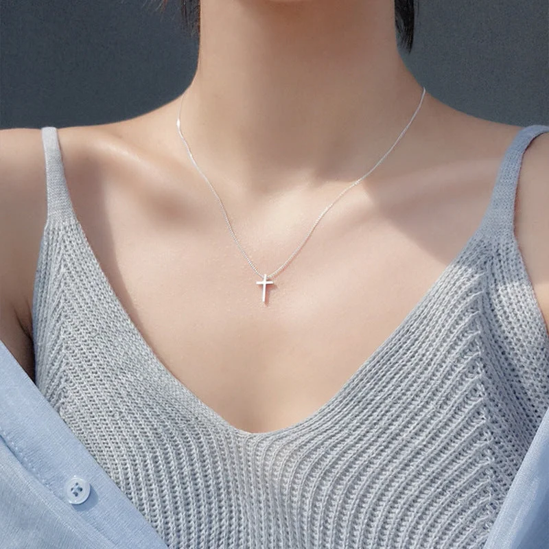 1106# Cross Necklace