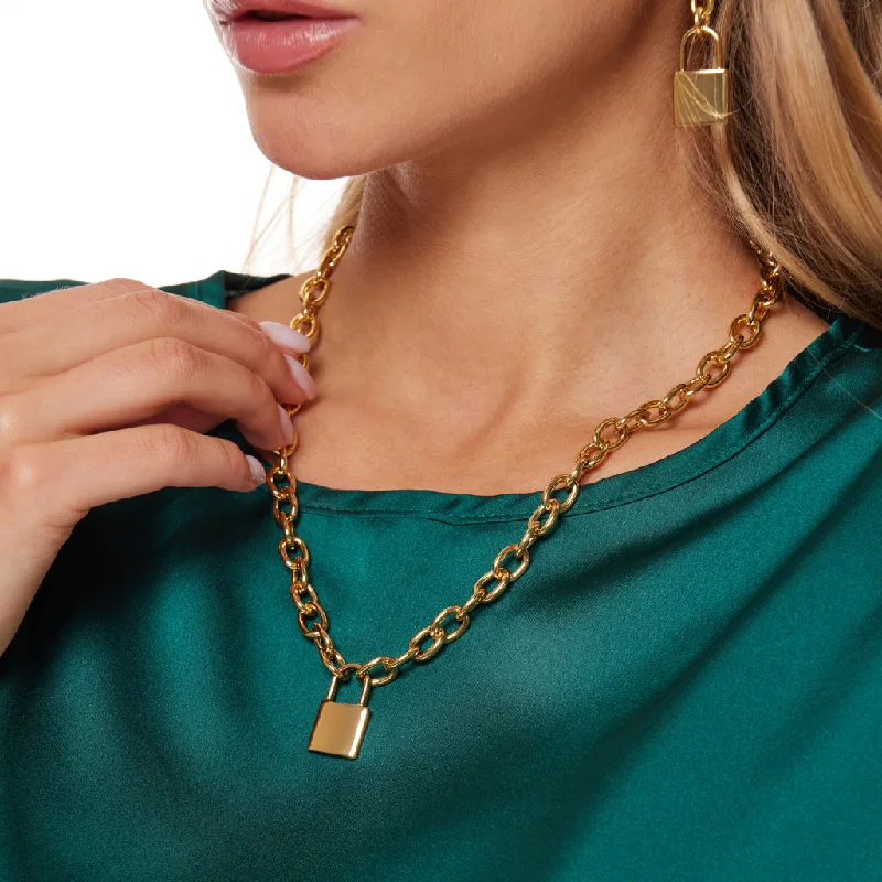 Women’s multi-layered necklaces-Polished Gold Link with Lock Pendant Necklace