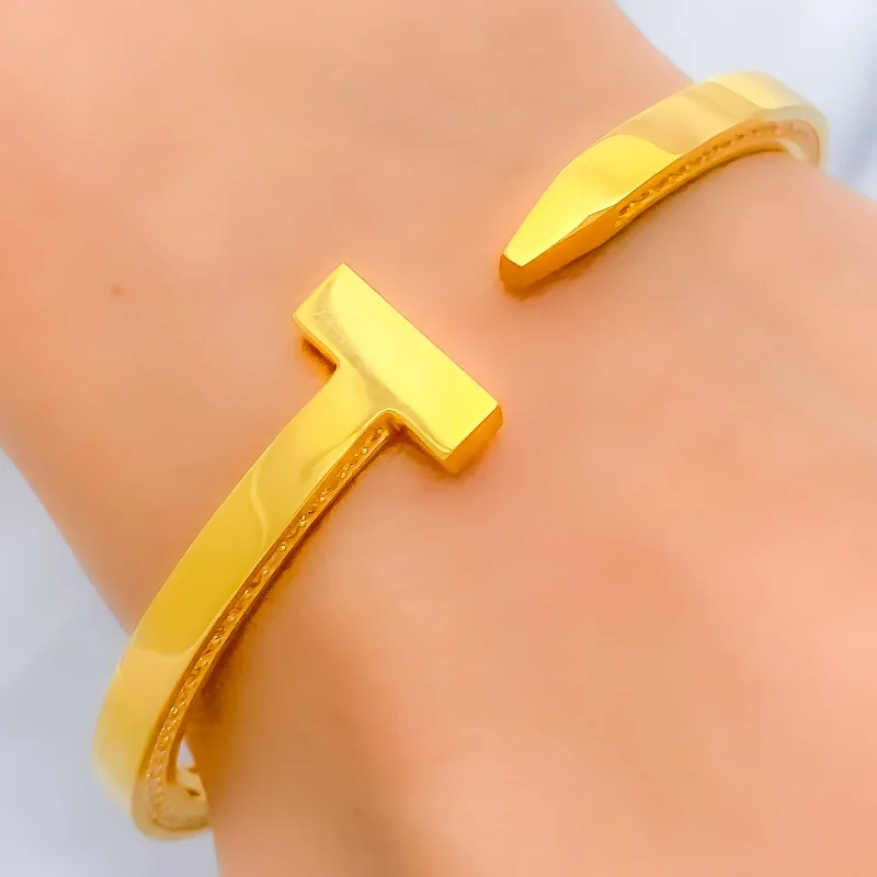 Women’s fashion bracelets-Stylish Glistening 21k Gold Bangle Bracelet