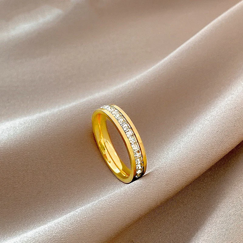 Single Row Diamond Ring-Gold