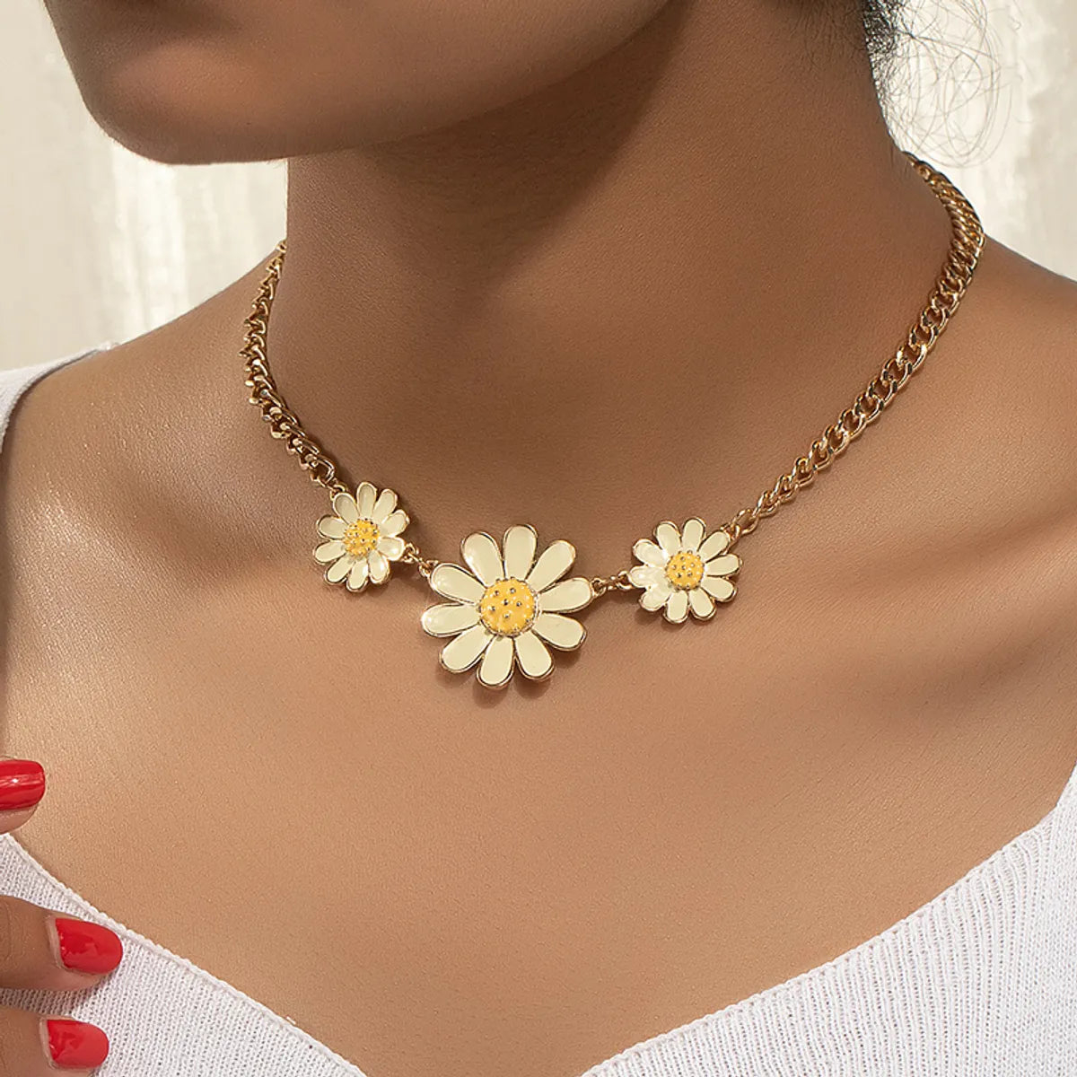 Women’s wedding jewelry necklaces-Simple Style Daisy Alloy Plating 14k Gold Plated Women's Necklace