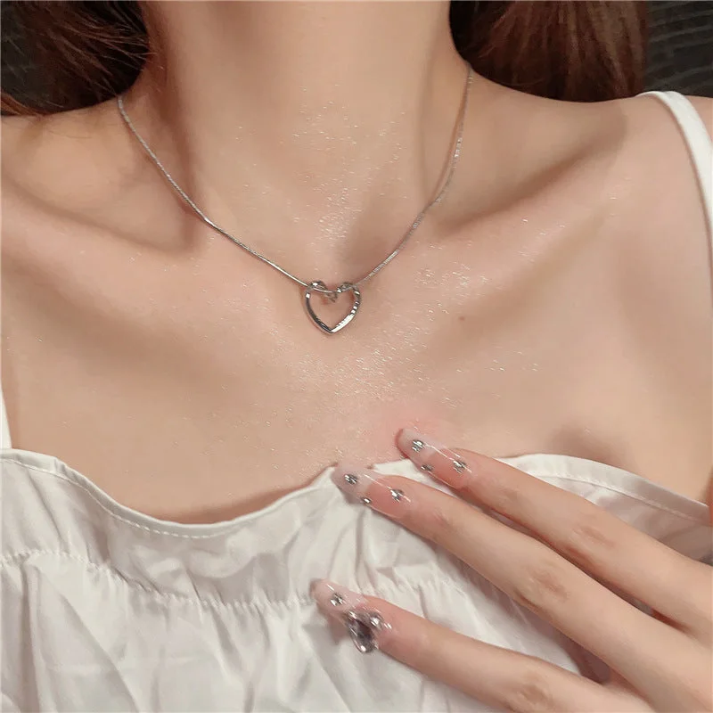 1657# Hollow Folding Heart Necklace